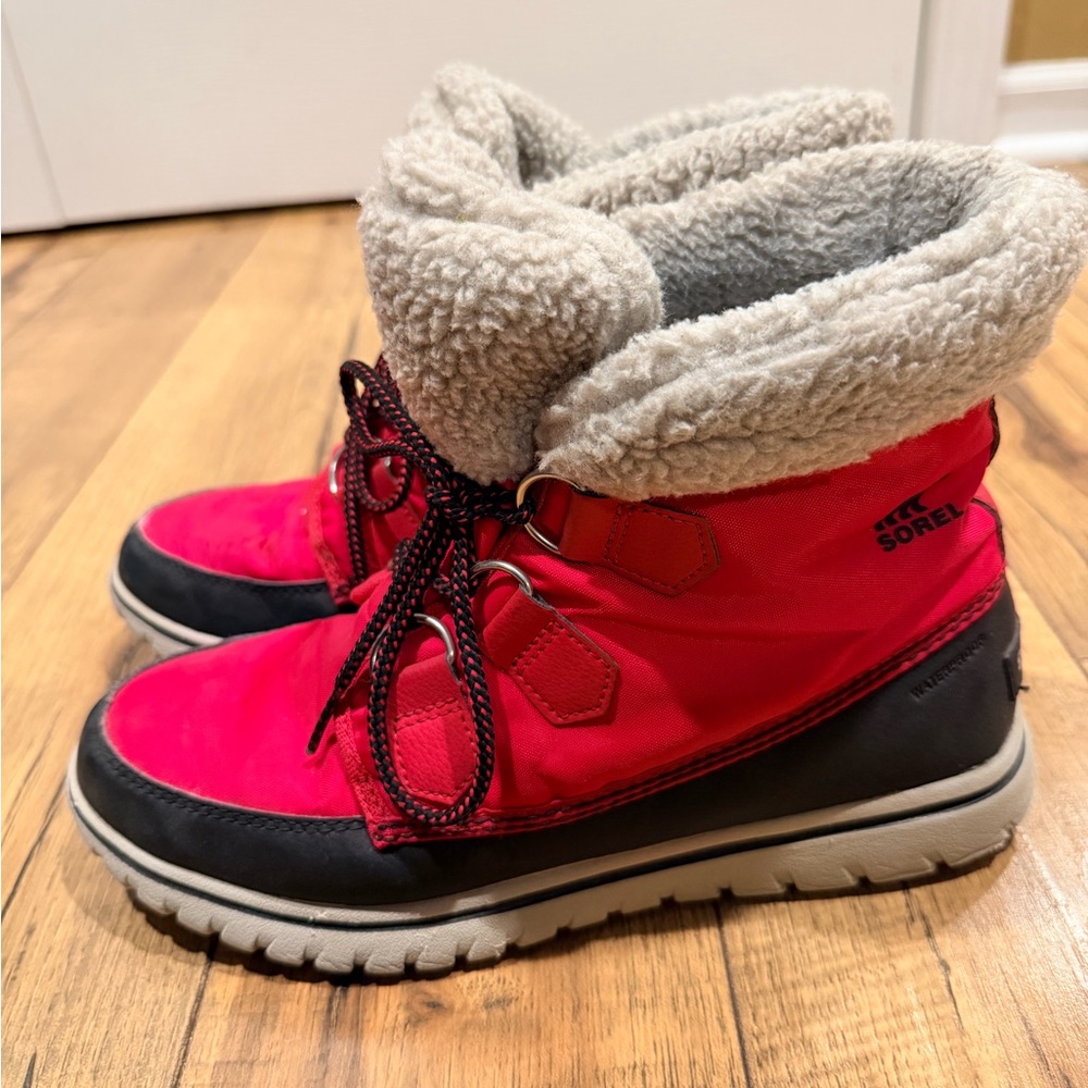 SOREL Women’s Red Winter Boot with Sherpa Lining